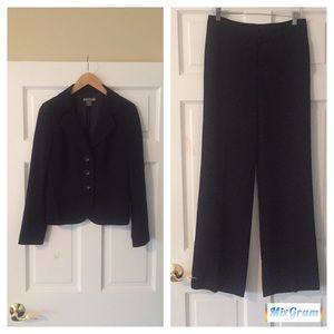 Ann Taylor Women’s Suit. Black. Size 2.